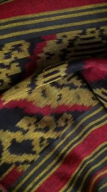 Dönen desenli çok renkli etnik kumaş arka plan, el yapımı, Endonezya 'dan eşsiz desenli tekstil., 