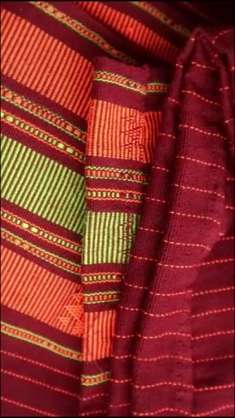 Spinning Getextureerde Multicolor Etnische Stof Achtergrond Handgemaakt Geweven Textiel Met — Stockvideo