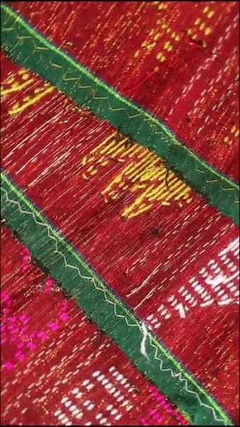 Spinning Texturizado Multicolor Fondo Tela Étnica Tejido Hecho Mano Textil — Vídeo de stock