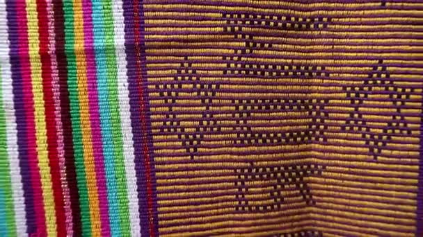 Tejido Hecho Mano Con Patrón Único Indonesia Textura Multicolor Fondo — Vídeo de stock