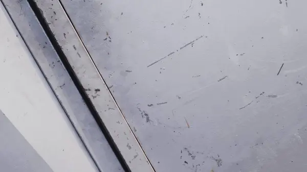 Geometrik çizgileri olan taşralı gri çelik tahta, eski model arka plan, kopya alanı, siber punk fütüristik bilim kurgu fikri