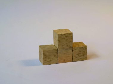 Ahşap küp yığını, ahşap küp izometrik şekli.