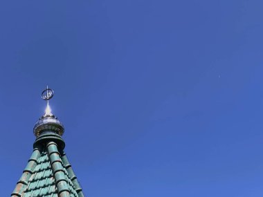 Üzerinde Arapça harflerle 