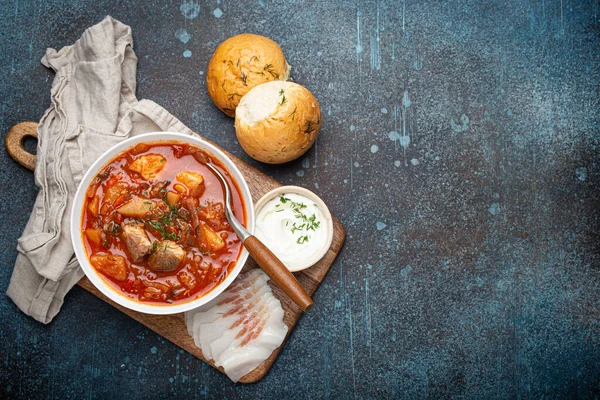 Ουκρανικά Borscht Κόκκινο Παντζάρι Σούπα Κρέας Λευκό Μπολ Ξινή Κρέμα — Φωτογραφία Αρχείου