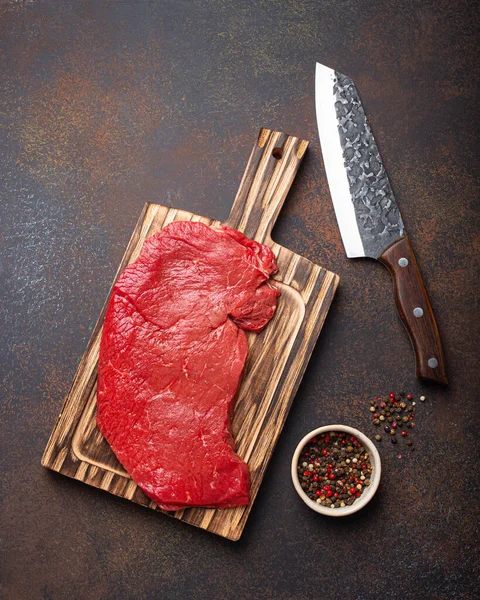 Nyers Főzés Nélküli Felső Kerek Marhahús Steak Vágódeszka Nagy Konyhakés — Stock Fotó