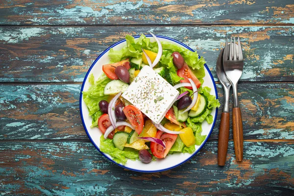 Traditionele Griekse Salade Met Feta Kaas Tomaten Paprika Komkommers Olijven — Stockfoto