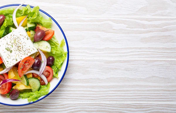 Hagyományos Görög Saláta Feta Sajttal Paradicsom Bell Pepper Uborka Olajbogyó — Stock Fotó