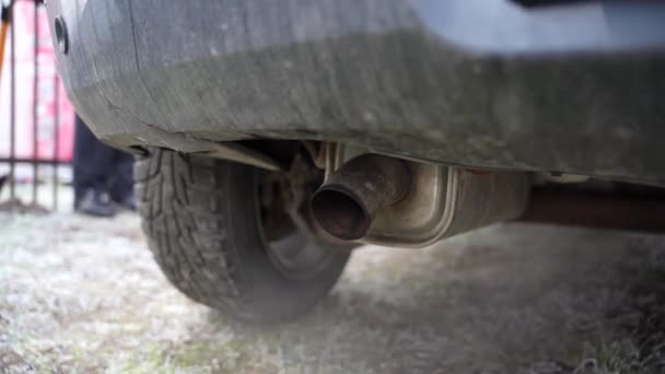 Close White Smoke Emerging Exhaust Pipe Gas Powered Automobile — Video Stock
