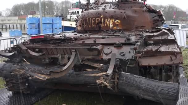 Liepaja Latvia 2023 Tank 72B Rusia Dihancurkan Oleh Tentara Ukraina — Stok Video
