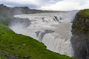 Gullfoss Şelalesi Yazın İzlanda 'da