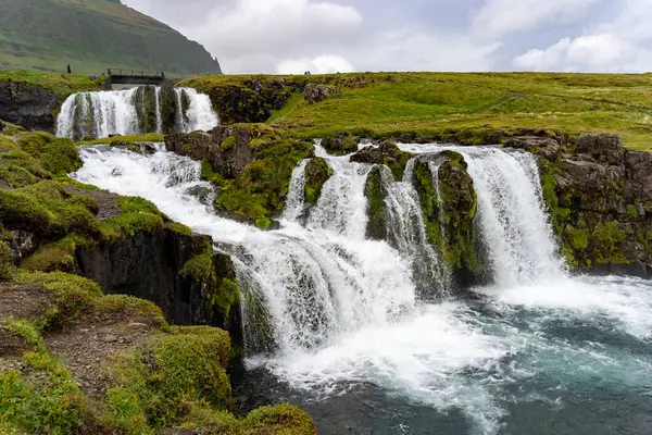 Wodospad Kirkjufellsfoss Islandii Latem — Zdjęcie stockowe