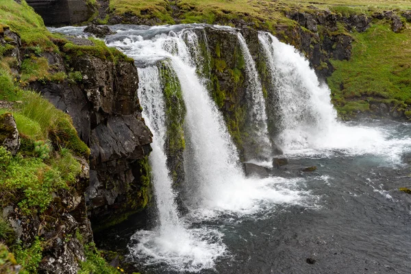 Wodospad Kirkjufellsfoss Islandii Latem — Zdjęcie stockowe