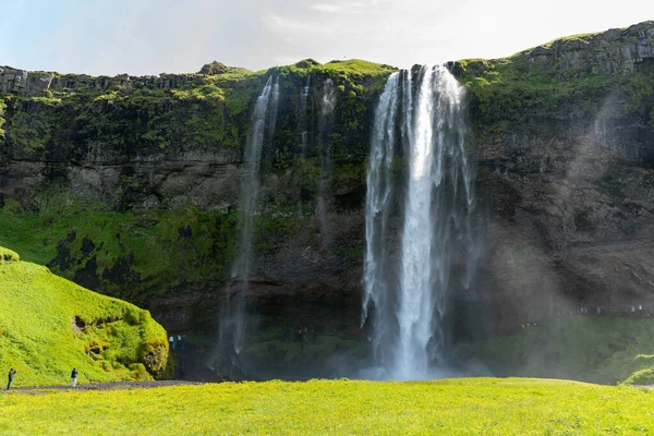 夏天在冰岛的塞尔亚兰多斯瀑布 — 图库照片