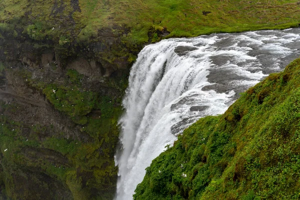 Wodospad Skogafoss Islandii Góry — Zdjęcie stockowe