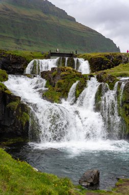 Kirkjulsfoss Şelalesi Yazın İzlanda 'da
