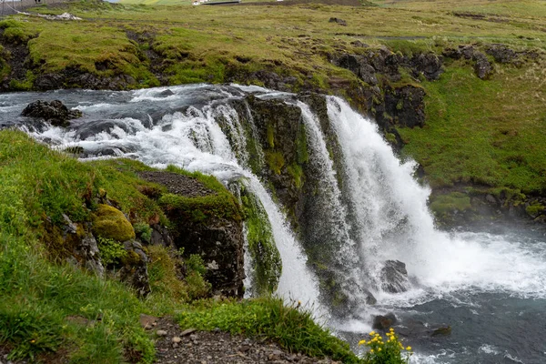 Kirkjufellsfoss Καταρράκτη Στην Ισλανδία Καλοκαίρι — Φωτογραφία Αρχείου