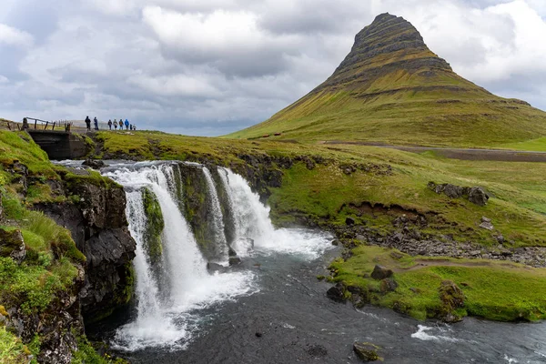 Kirkjufell Izland 2023 Kirkjufell Hegy Kirkjufellsfoss Vízesés Izlandon — Stock Fotó