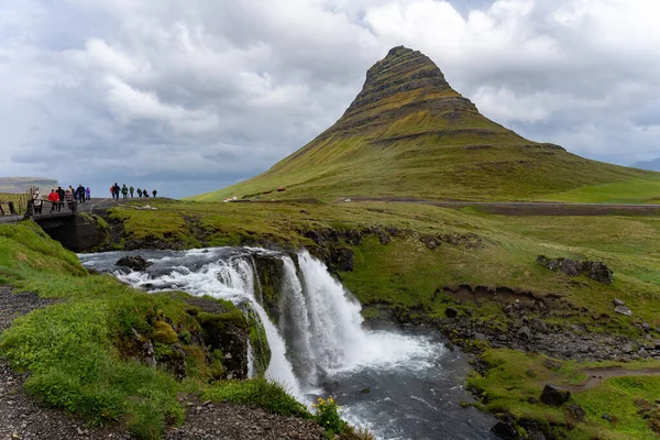 Kirkjufell Island 2023 Kirkjufell Mountain Und Kirkjufellsfoss Wasserfall Island — Stockfoto