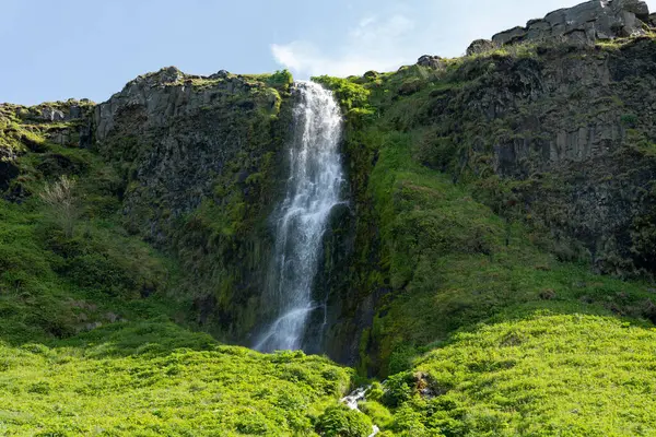 Mniejszy Wodospad Obok Wodospadu Seljalandsfoss Islandii Latem — Zdjęcie stockowe