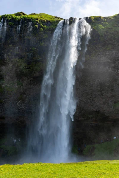 Wodospad Seljalandsfoss Islandii Latem — Zdjęcie stockowe