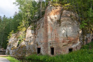 Ligatne, Letonya 'daki Anfabrika Uçurumları (Anfabrika Kliniği)