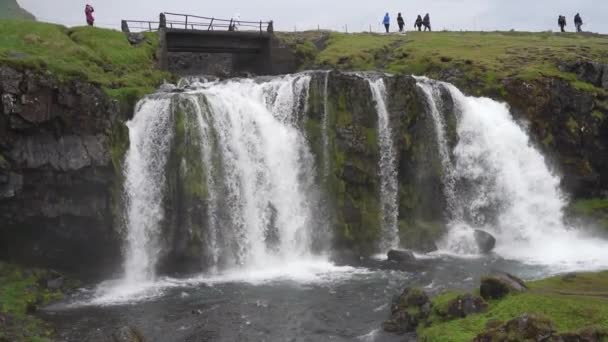 Zpomalený Záběr Kirkjufellsfoss Vodopád Islandu Létě — Stock video