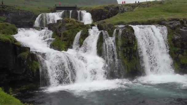 Kirkjufellsfoss Wasserfall Island Sommer — Stockvideo