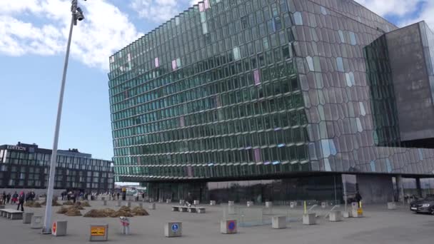 アイスランドのレイキャヴィーク 2023年 アイスランドのレイキャヴィークにあるハルパコンサートホールとカンファレンスセンターの外観 — ストック動画
