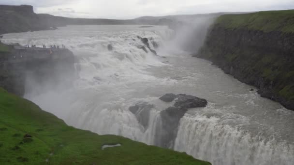 夏のアイスランドのガルフフォス滝 — ストック動画