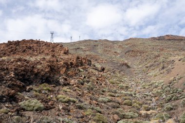 Teide Dağı teleferik direkleri yanardağa çıkıyor.