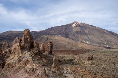 Teide Ulusal Parkı, Tenerife, Kanarya Adaları, İspanya 'daki Roques de Garcia volkanik kayaları