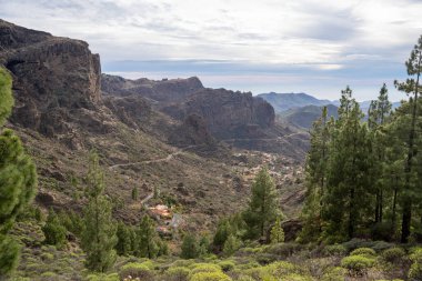 İspanya 'nın Gran Canaria adasındaki Roque Nublo volkanik kayasından manzara