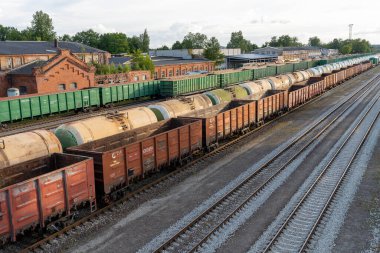 Valga, Estonya - 07.24.2023: Valga Tren İstasyonu 'nda yük vagonları