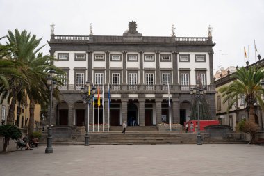 Las Palmas, Gran Canaria, İspanya - 04.12.2023: Santa Ana Plaza 'daki Casas Consistoriales de Las Palmas de Gran Canaria