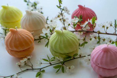 Zefir şeklinde renkli soya mumları.