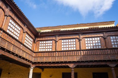 San Cristobal de La Laguna 'daki Tenerife Tarihi Müzesi ahşap cephe