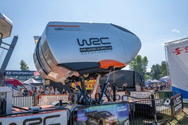 Liepaja, Letonya - 07.20.2024: WRC Rallisi Letonya 2024 servis parkında resmi simülatör sürüşü