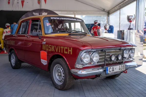 Liepaja, Letonya - 07.20.2024: Moskvitch 408 rali arabası WRC Rallisi Letonya 2024 servis parkı