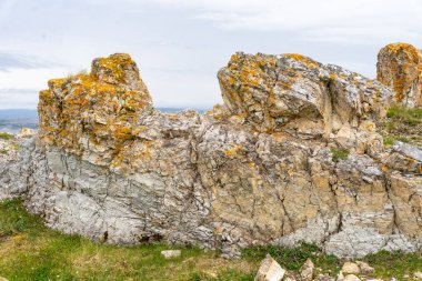 Norveç 'teki Porsangerfjord' un yanında Trol Holmsund Dolomite kaya oluşumları