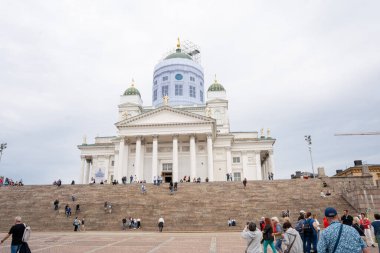 Helsinki, Finlandiya - 07.11.2024: Finlandiya 'nın başkenti Helsinki' de bulunan Helsinki Katedrali 'nin dışı