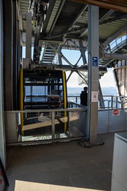 Tromso, Norveç - 07.04.2024: Tromso, Norveç 'te Fjellheisen teleferiği