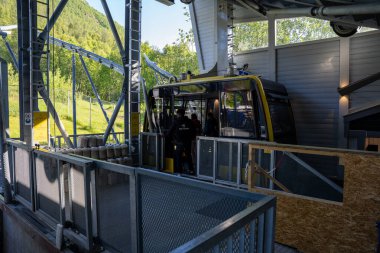 Tromso, Norveç - 07.04.2024: Tromso, Norveç 'te Fjellheisen teleferiği