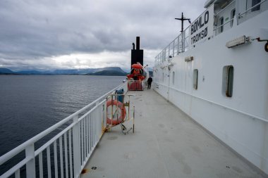 Lofoten Adaları, Norveç - 07.08.2024: Lofoten Adaları, Norveç 'teki Basto 3 feribotu