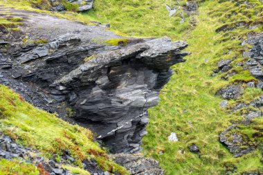 Skarsvag, Norveç 'te Kirkeporten' in yanındaki sahil kayalıkları
