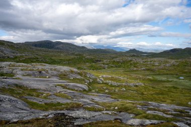 Norveç 'te Norveç ve İsveç sınırındaki Bjornfjell Gümrüğünde sallanıyor