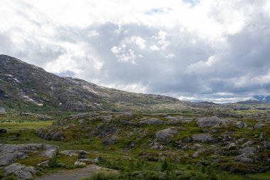 Norveç 'te Norveç ve İsveç sınırındaki Bjornfjell Gümrüğünde sallanıyor