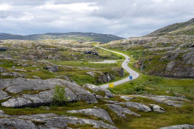Norveç 'te Norveç ve İsveç sınırındaki Bjornfjell Gümrüğünde sallanıyor