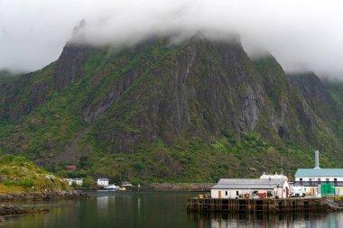 Svolvaer, Norveç - 07.06.2024: Norveç 'in Lofoten adalarındaki Svolvaer kasabasının görüntüsü
