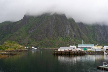 Svolvaer, Norveç - 07.06.2024: Norveç 'in Lofoten adalarındaki Svolvaer kasabasının görüntüsü
