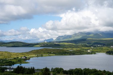 Norveç, Lofoten Adaları manzarası manzarası, kıyıda küçük renkli evler